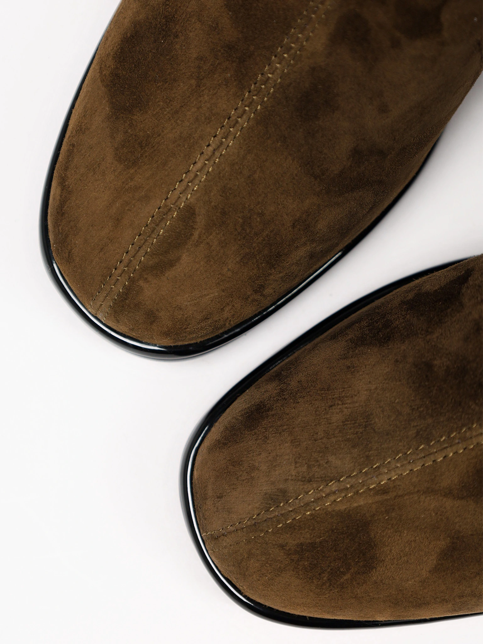 Полусапоги оливкового цвета на низком широком каблуке